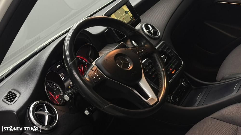 Mercedes-Benz GLA 180 (CDI) d 7G-DCT Urban - 23