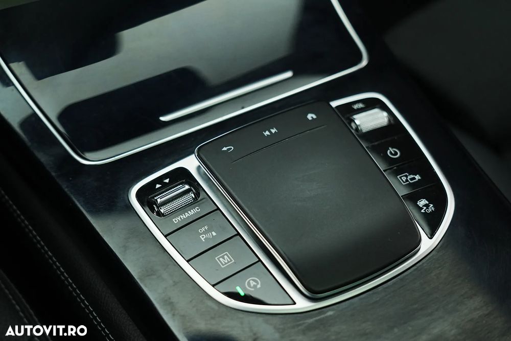 Mercedes-Benz GLC Coupe 300 4Matic 9G-TRONIC AMG Line Plus - 38