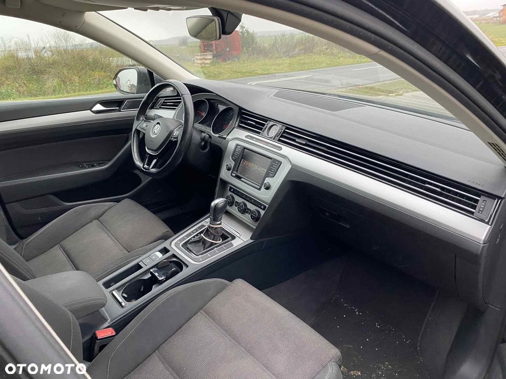 Volkswagen Passat Variant 1.6 TDI SCR DSG - 9