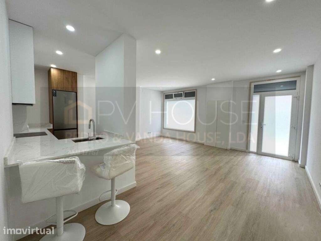 T4 Totalmente Remodelado com Suite e Cozinha Equipada | Rio de Mouro - Grande imagem: 4/30
