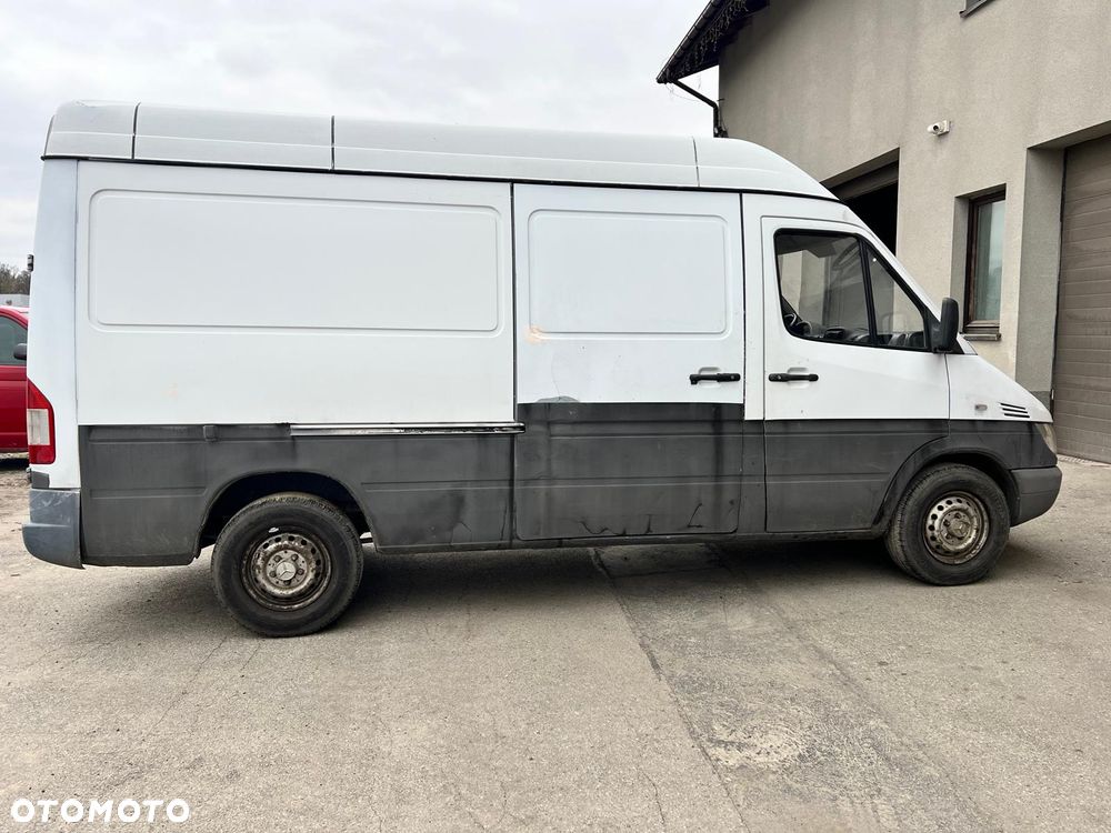 Mercedes-Benz 311 - 4