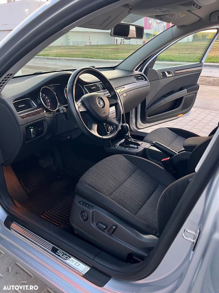 Skoda Superb Combi 2.0 TDI 4X4 Elegance - 2