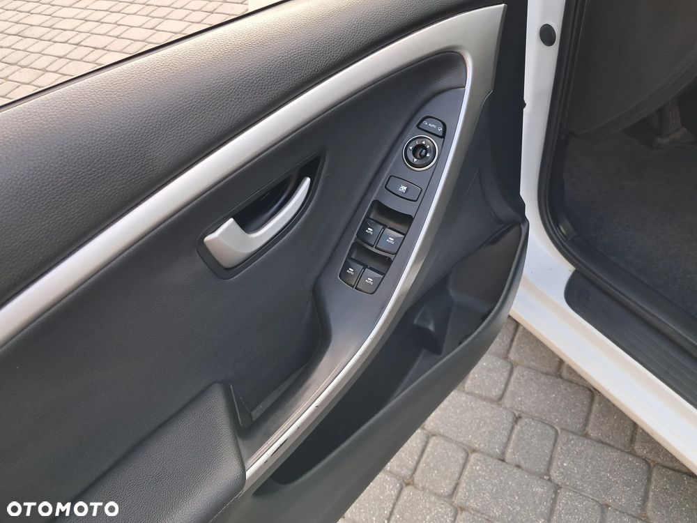 Hyundai i30 blue 1.6 CRDi DCT Premium - 34