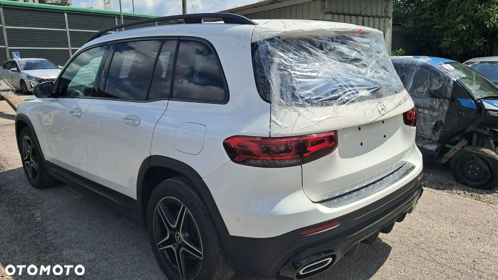 Mercedes-Benz GLB - 12