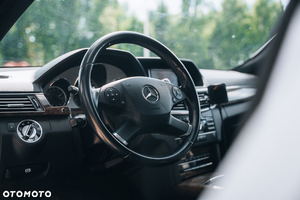 Mercedes-Benz Klasa E 350 BlueTec - 26