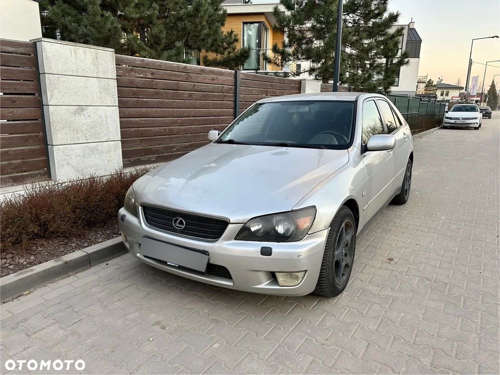Lexus IS