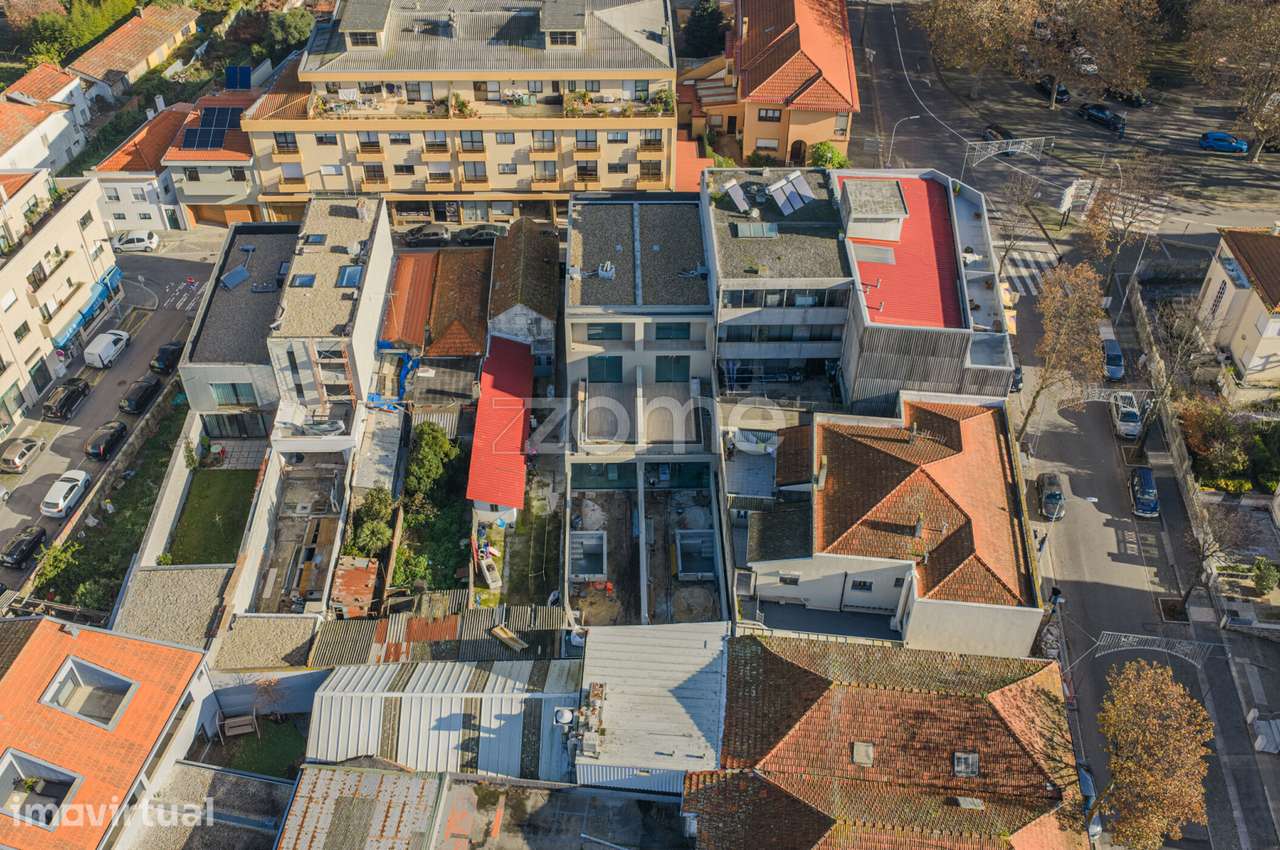 MORADIA T4 "VILLAS MEARIM" NA RUA CONDE ALTO MEARIM EM MATOSINHOS SUL - Grande imagem: 4/30