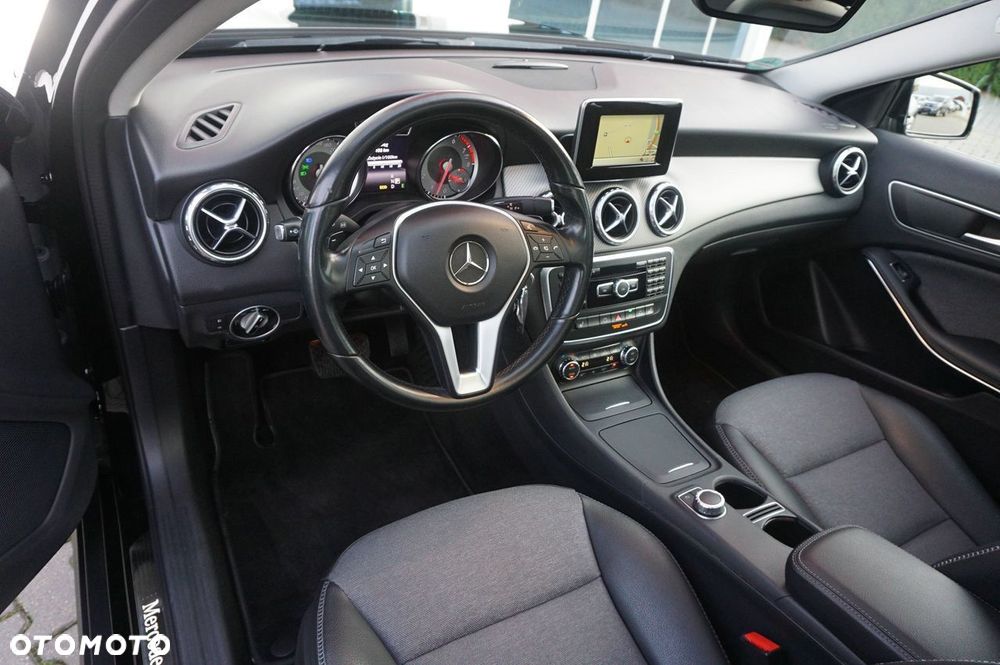 Mercedes-Benz GLA 200 7G-DCT Urban - 5