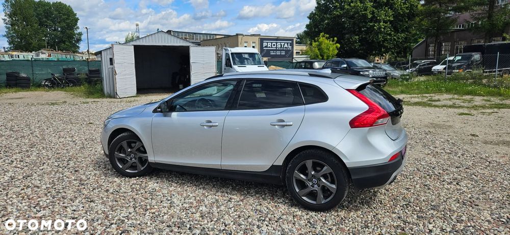 Volvo V40 Cross Country - 12