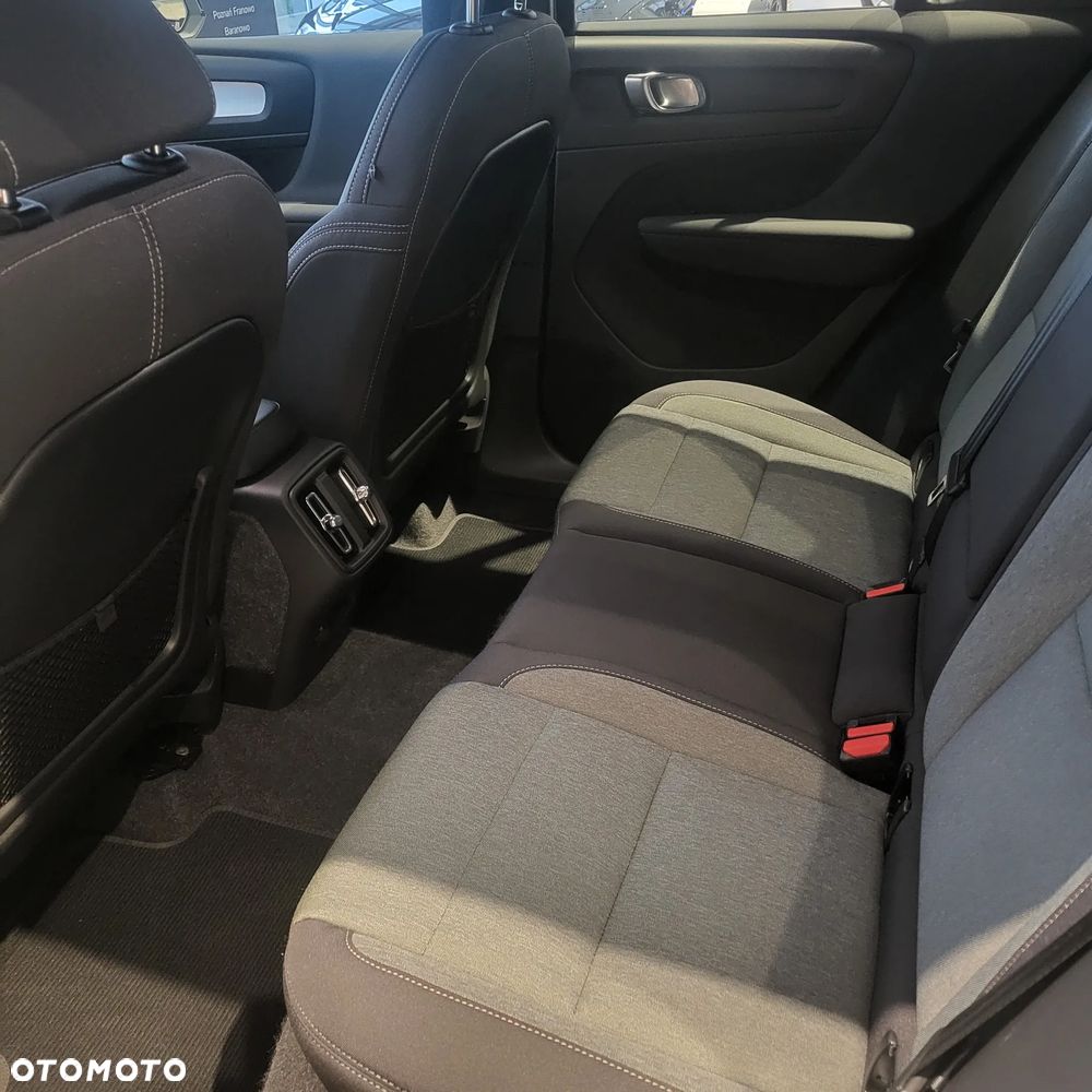 Volvo XC 40 B3 Plus Dark - 12