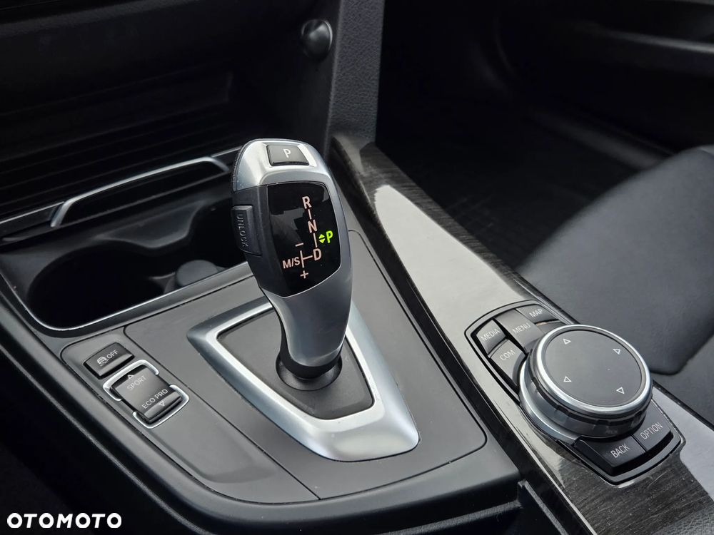 BMW Seria 3 320i xDrive - 21