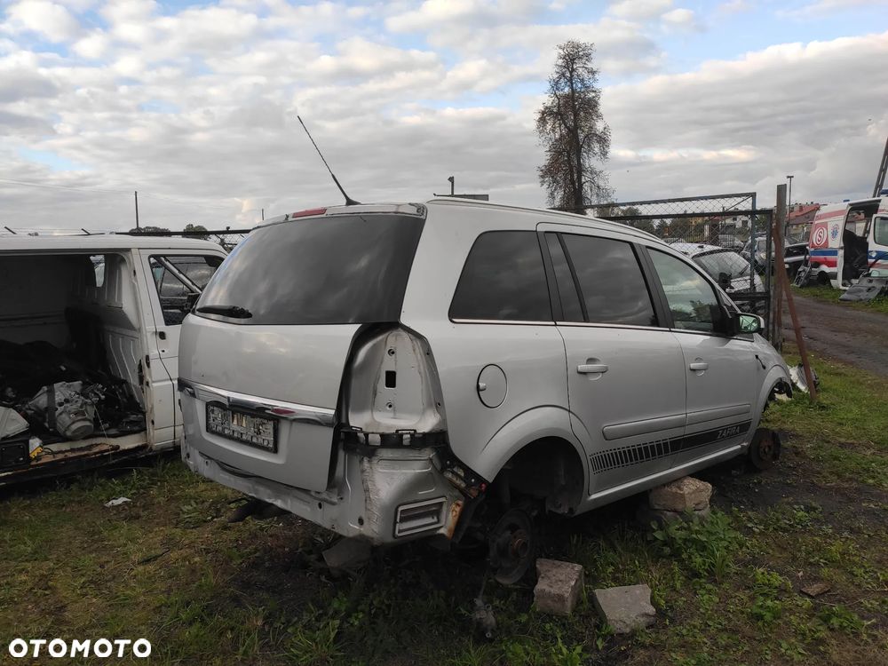 Opel Zafira B 08r silnik 1.8 16v lakier z157 na części - 3