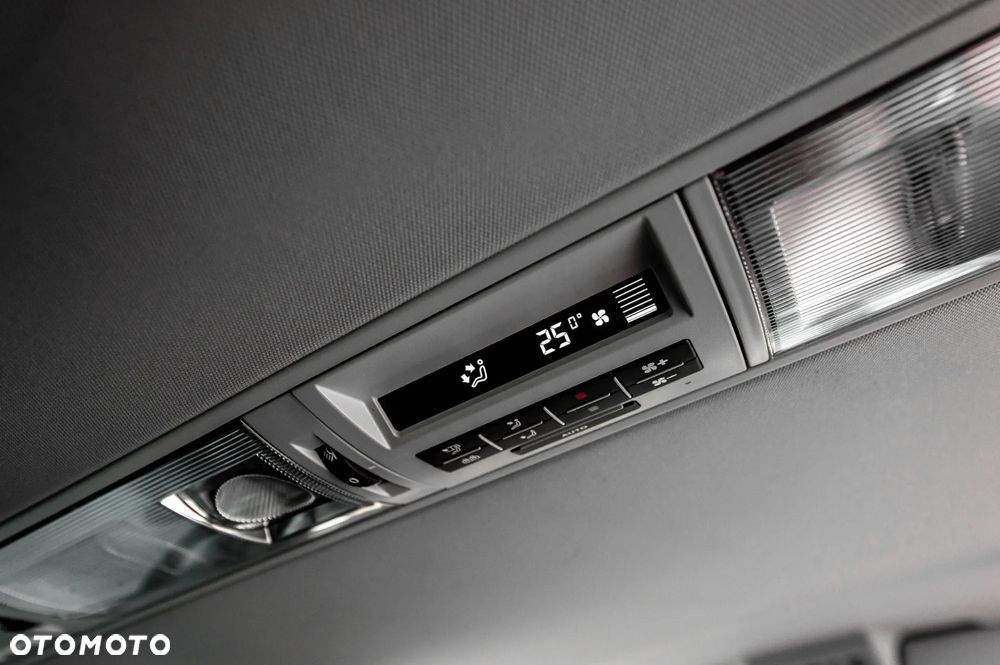 Volkswagen Multivan - 20