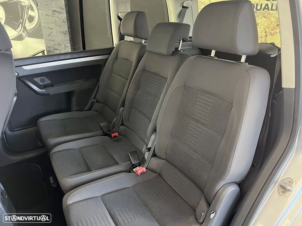 VW Touran 2.0 TDI Highline 7L - 22