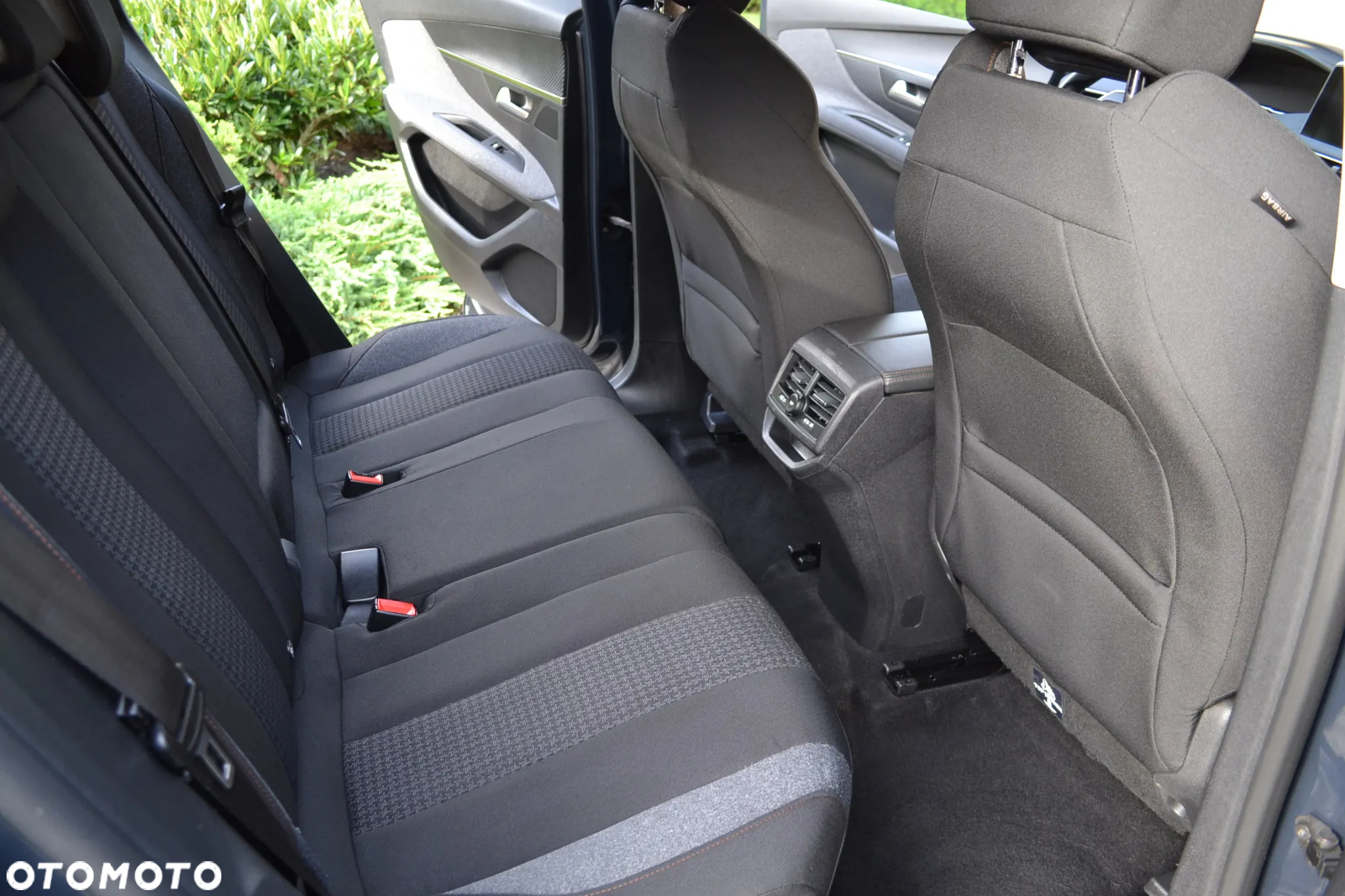 Peugeot 3008 1.2 PureTech GPF Active S&S EAT8 - 11