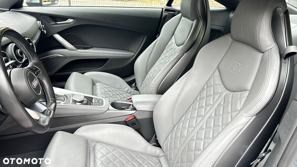 Audi TT S Coupé - 8