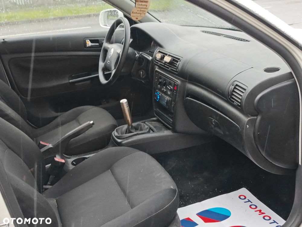 Volkswagen Passat 1.9 TDI Comfortline - 24