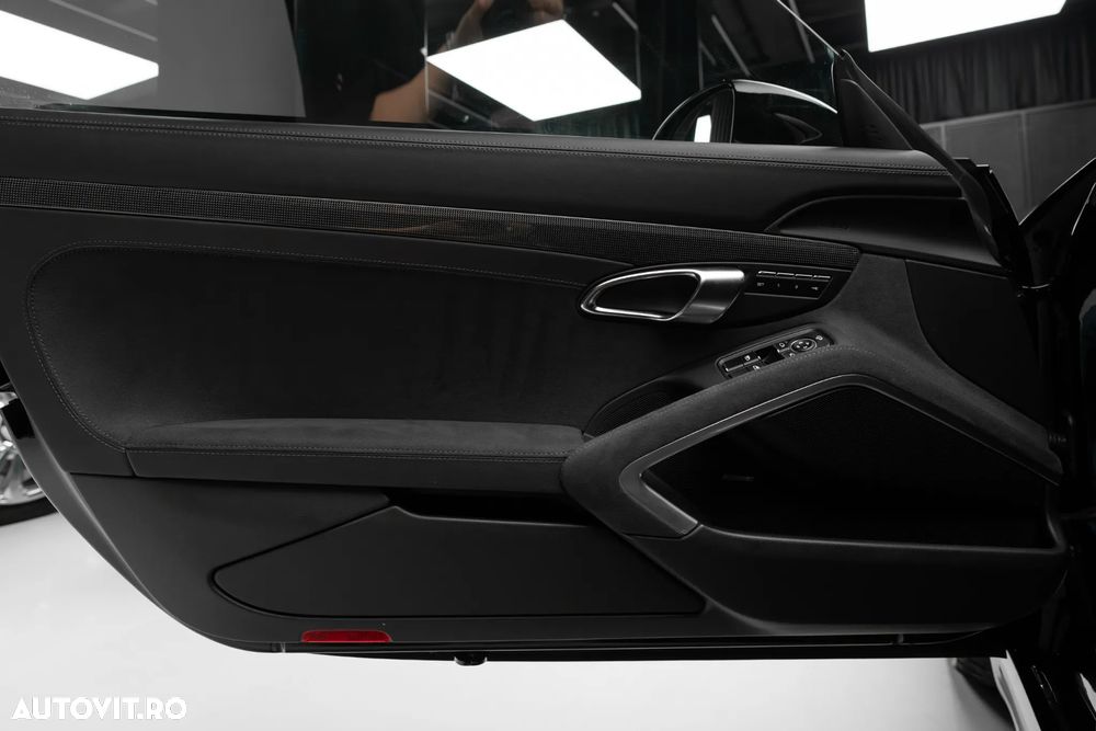 Porsche Cayman GTS 4.0 PDK - 16