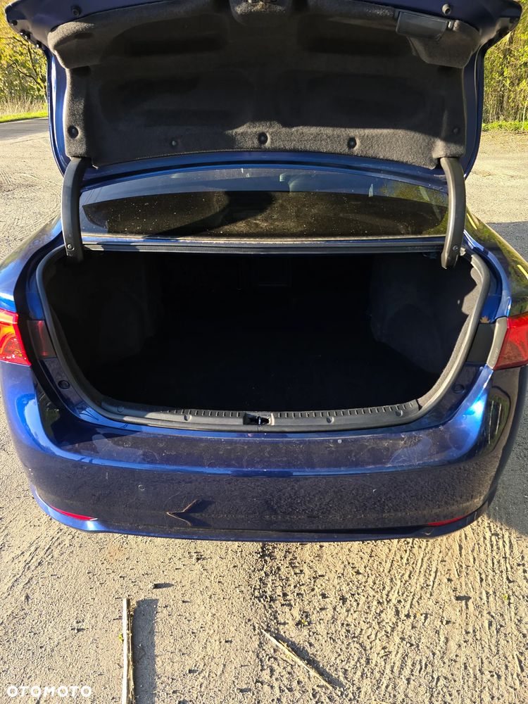 Toyota Avensis 1.8 Premium - 8