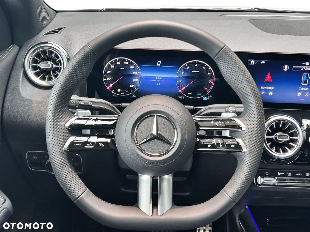 Mercedes-Benz GLA - 8