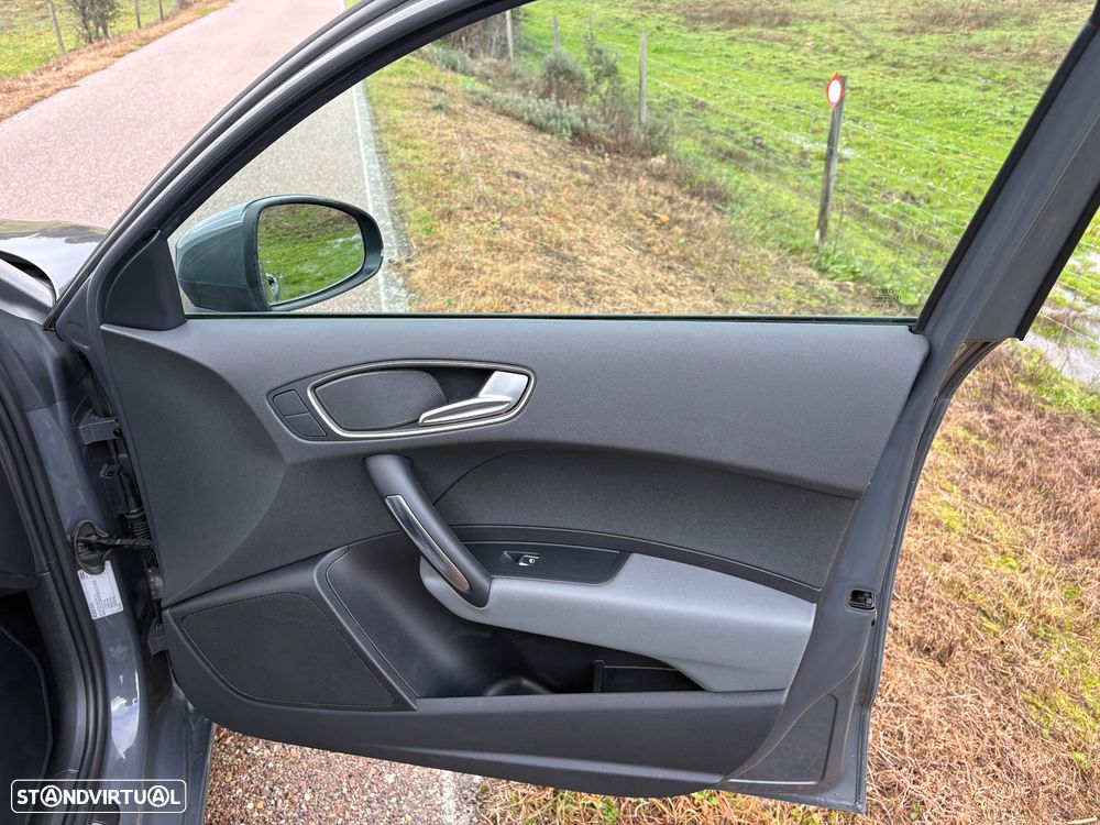 Audi A1 Sportback 1.6 TDI Sport S tronic - 38