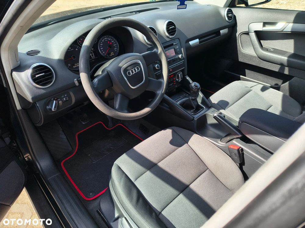 Audi A3 Sportback 1.6 TDI DPF Ambiente - 5