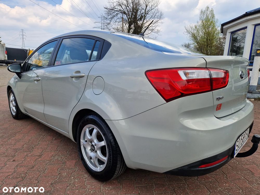Kia Rio 1.2 L - 10