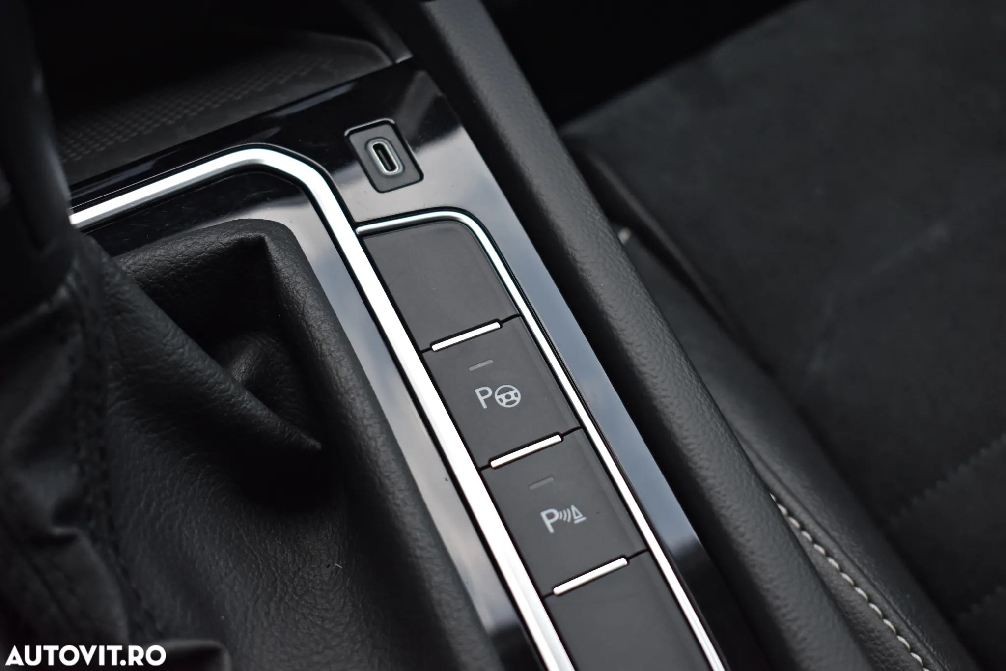 Volkswagen Passat Variant 2.0 TDI SCR DSG R-Line - 25