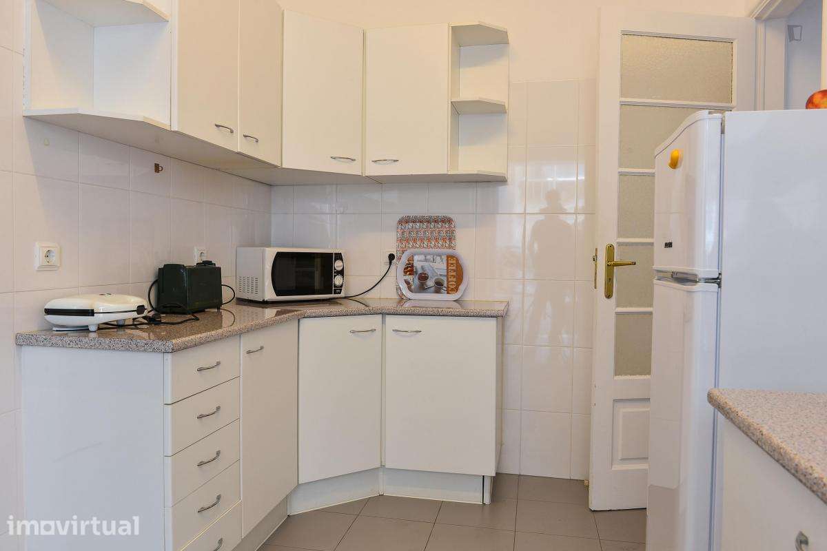 Quarto - localizado em Alameda Lisbon - Grande imagem: 4/16