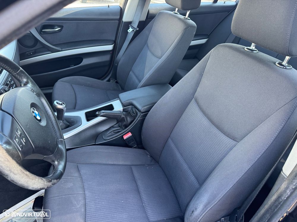 BMW 318 d Dynamic - 8