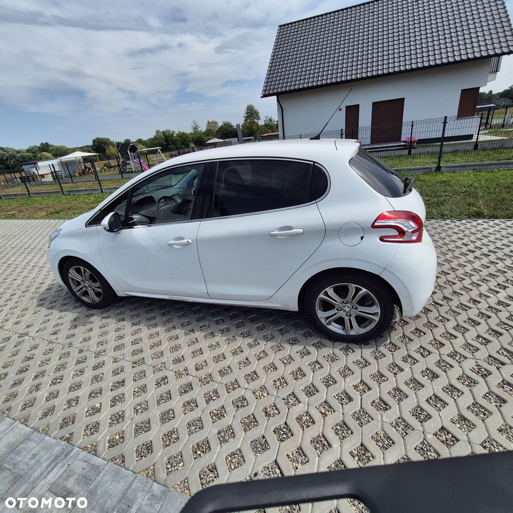 Peugeot 208 - 3
