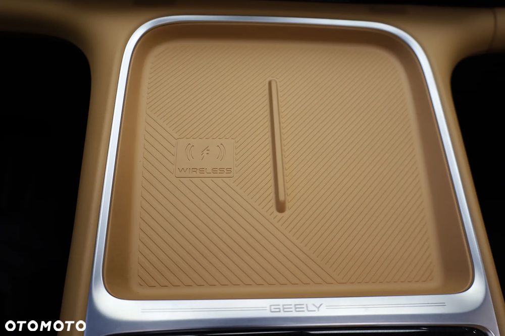 Geely Starray EM-i 1.5 PHEV Max - 23