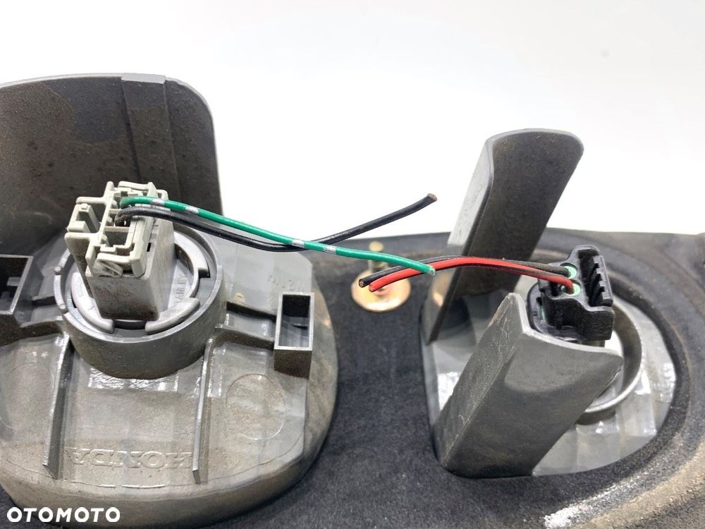 LAMPA TYŁ PRAWA WEWNĘTRZNA  HONDA ACCORD VII (CL, CN) 2003 - 2012 2.2 i-CTDi (CN1) 103 kW [140 KM] - 4