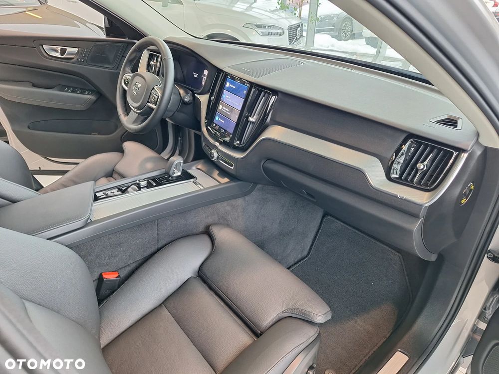 Volvo XC 60 T6 Plug-In Hybrid AWD Plus Dark - 19