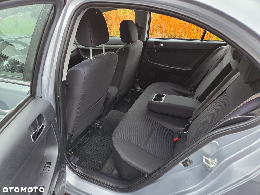 Mitsubishi Lancer Sportback 1.6 ClearTec - 16