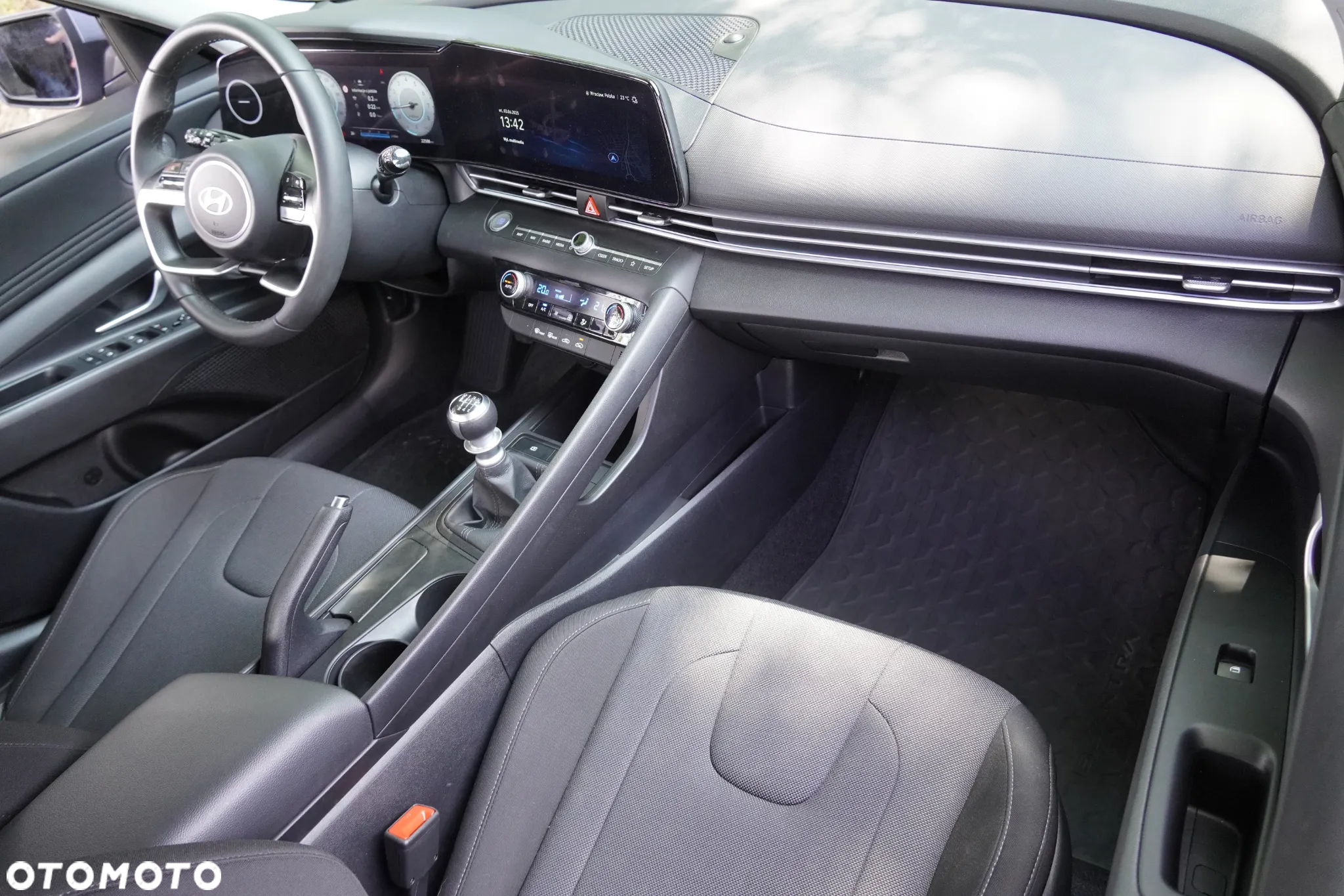 Hyundai Elantra 1.6 Modern - 25