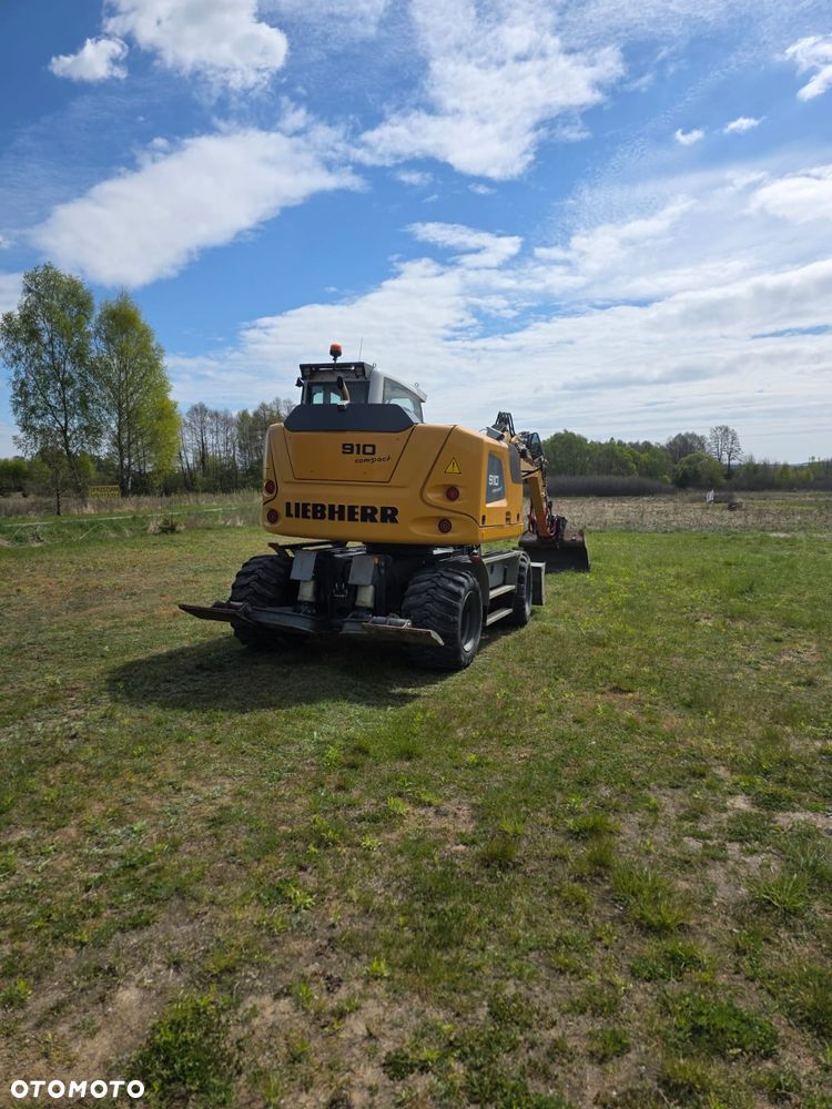 Liebherr A310 - 3
