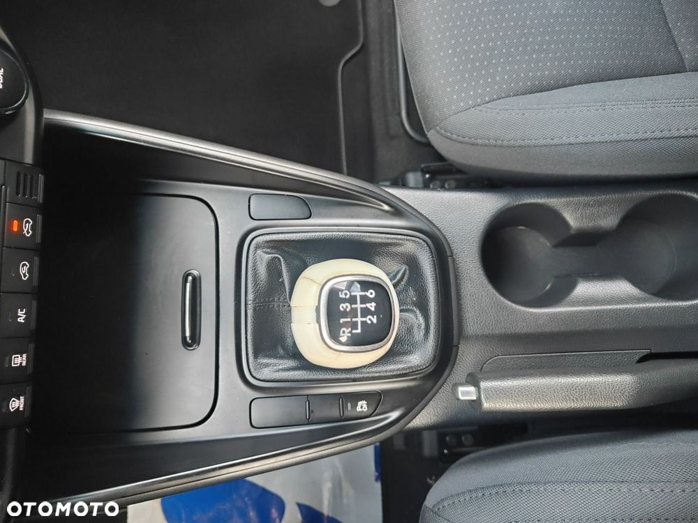 Kia Carens - 13