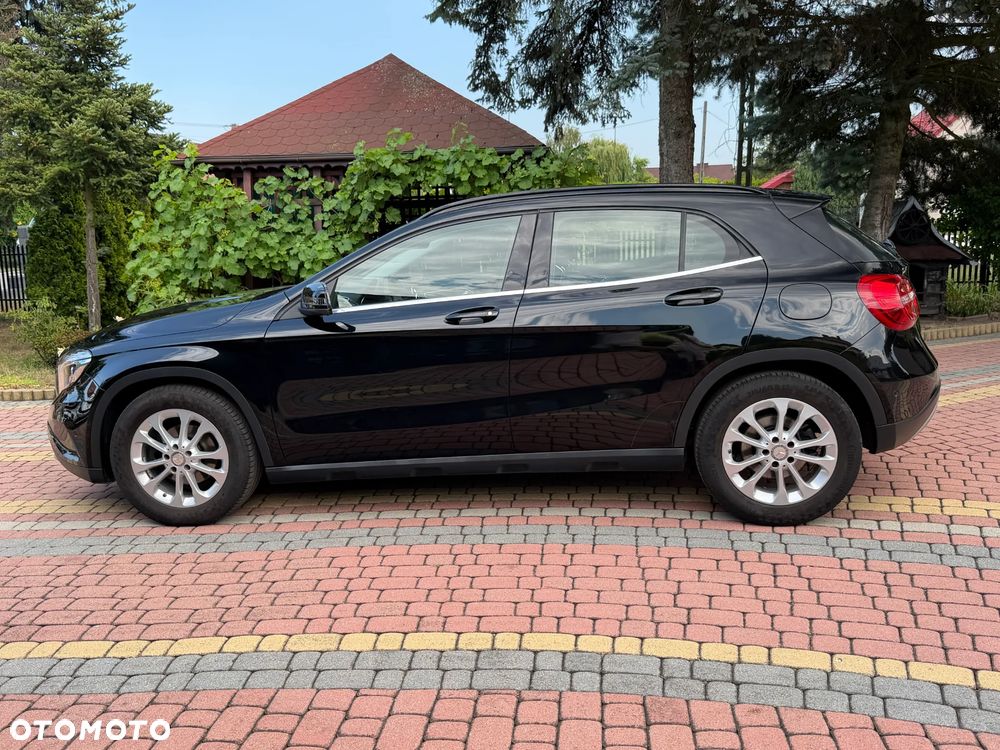 Mercedes-Benz GLA 200 Urban - 12