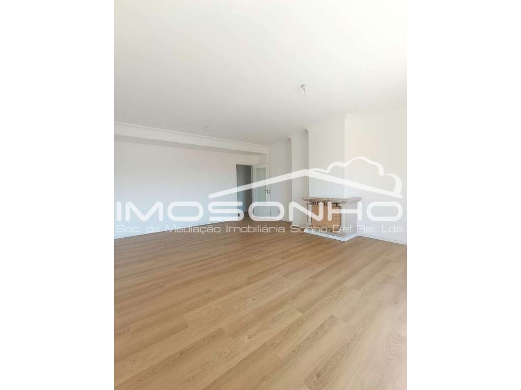 T3 Semi-Remodelado com Garagem, Varandas e Logradouro com Churrasqu... - Grande imagem: 3/18