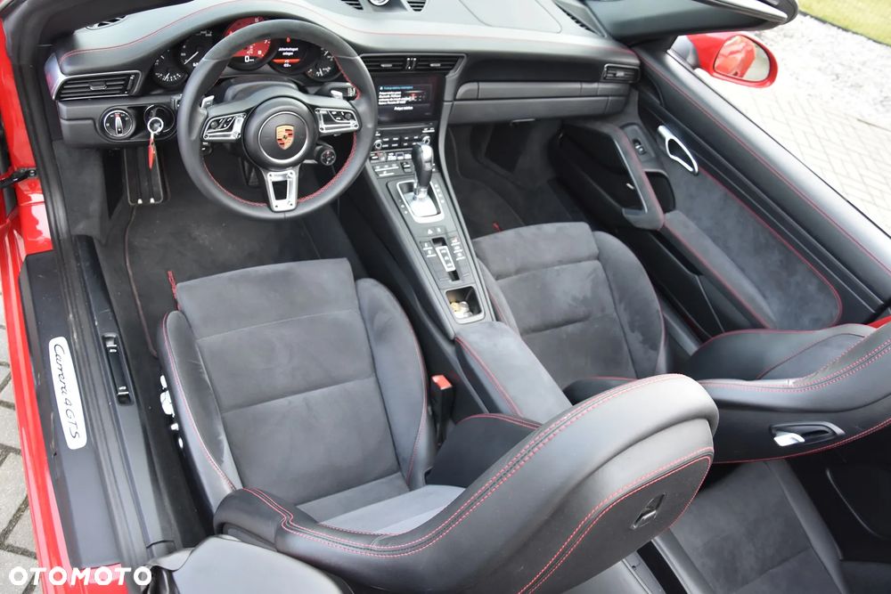 Porsche 911 Carrera 4 GTS PDK - 15