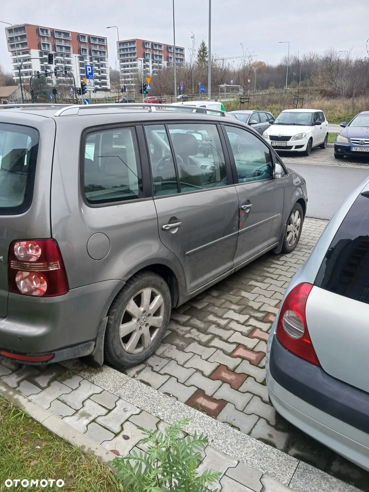 Volkswagen Touran 2.0 TDI Highline - 3