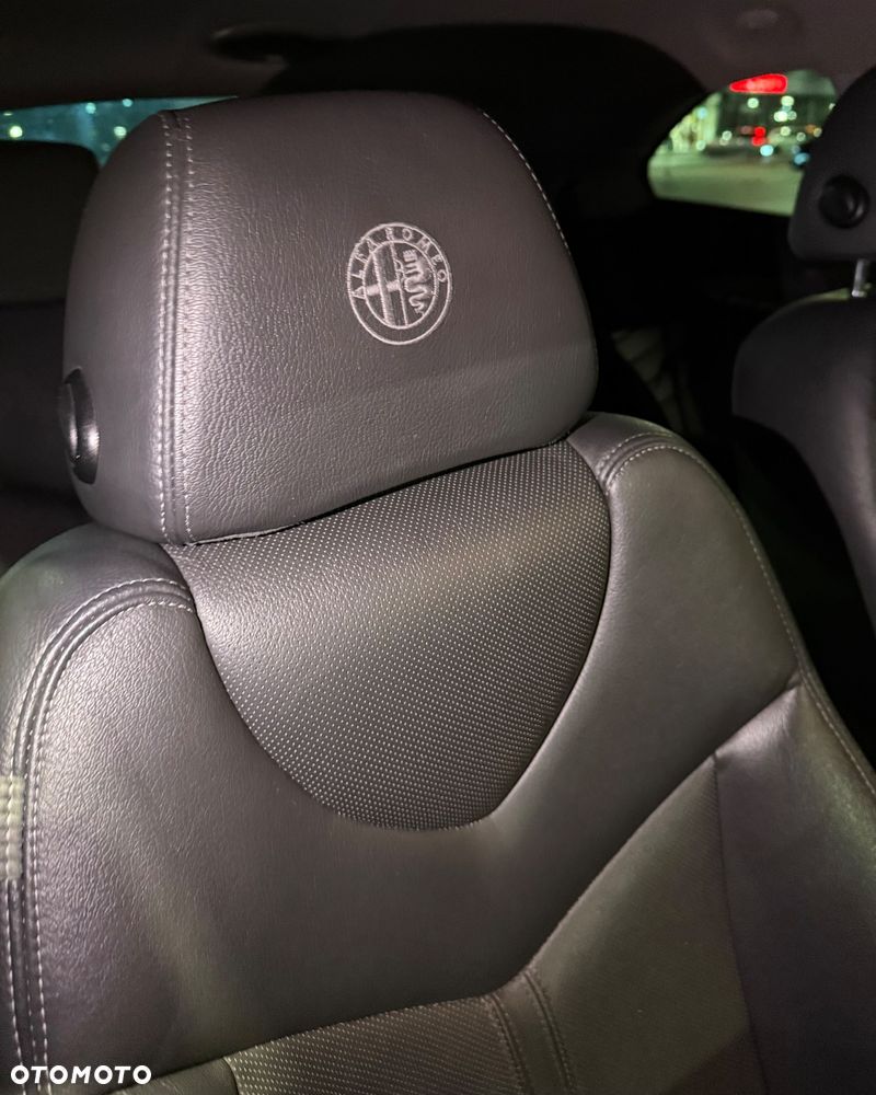 Alfa Romeo GT 1.9JTD 16V Black Line - 15