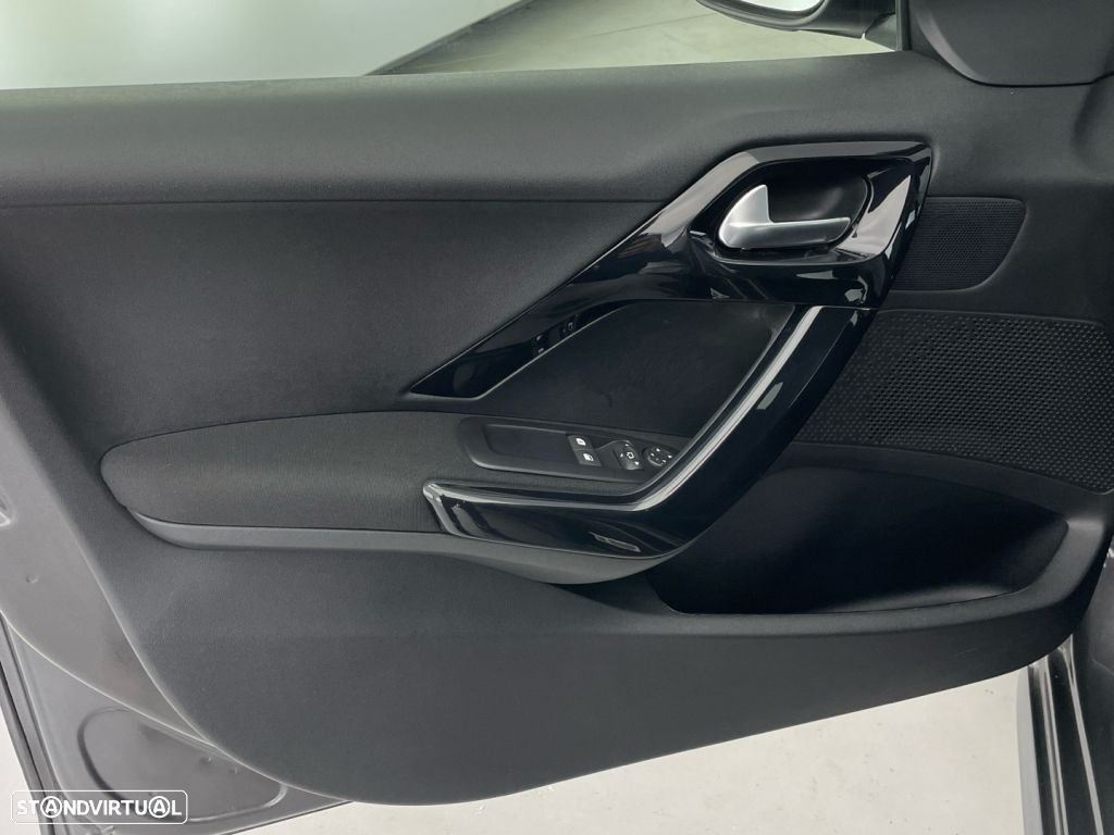 Peugeot 208 1.2 PureTech Signature - 18