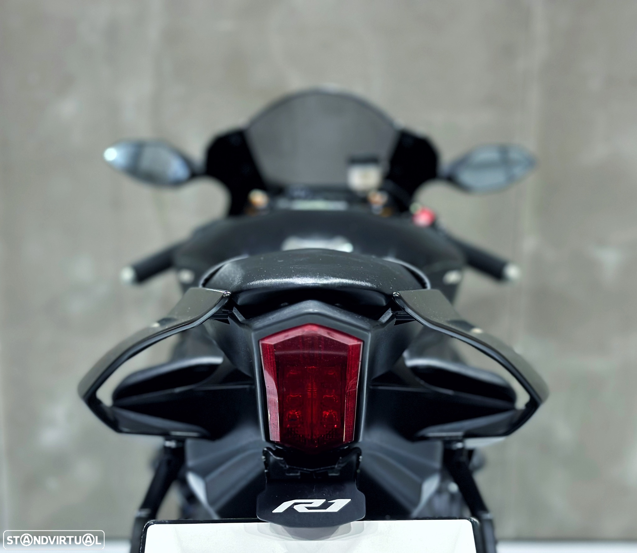 Yamaha YZF R1 - 12
