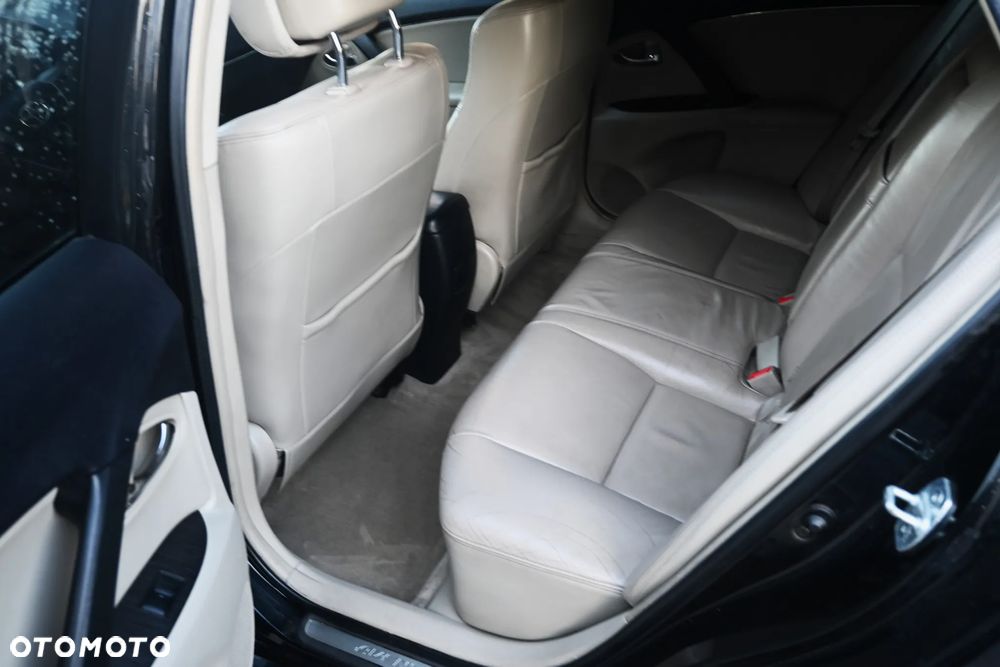 Toyota Avensis 2.0 D-4D Premium - 4