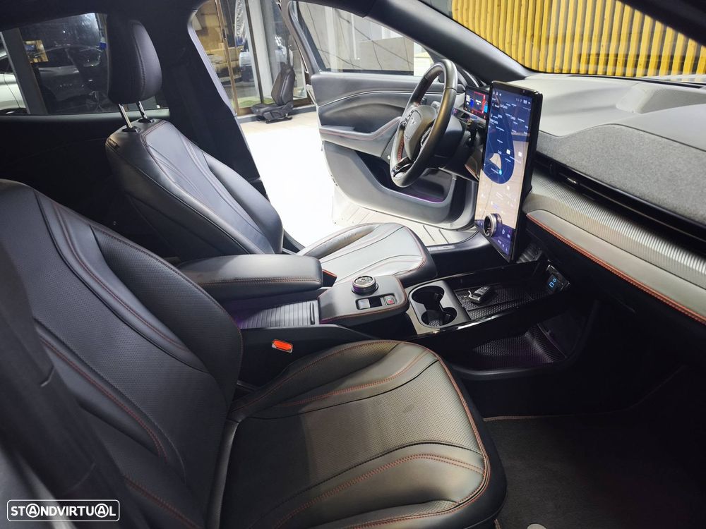 Ford Mustang Mach-E 98.7 kWh Premium AWD - 11
