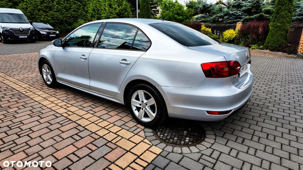 Volkswagen Jetta 1.6 TDI Highline - 4