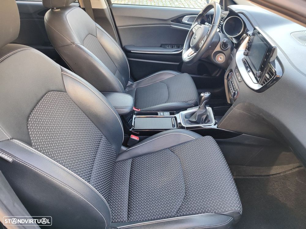 Kia Ceed - 11