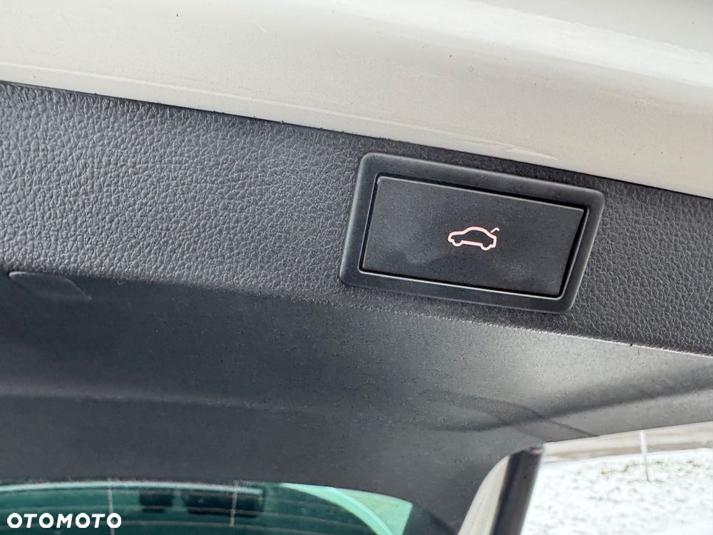 Skoda Octavia 2.0 TDI DSG RS - 28